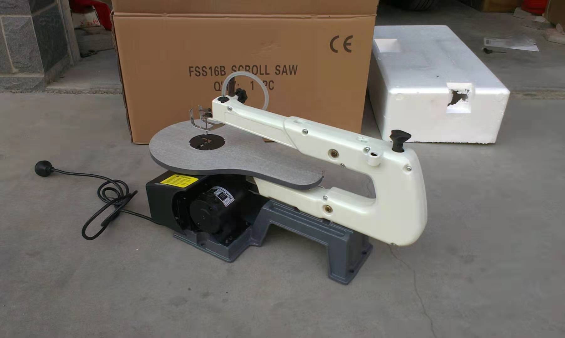 Wood Cutting Industrial Deskto - огляд і ціна Woodworking Machine
